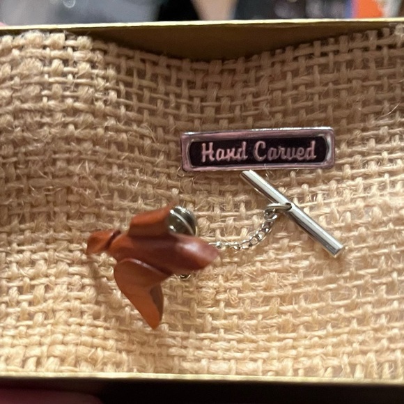 Hand carved tie tack - Picture 2 of 4